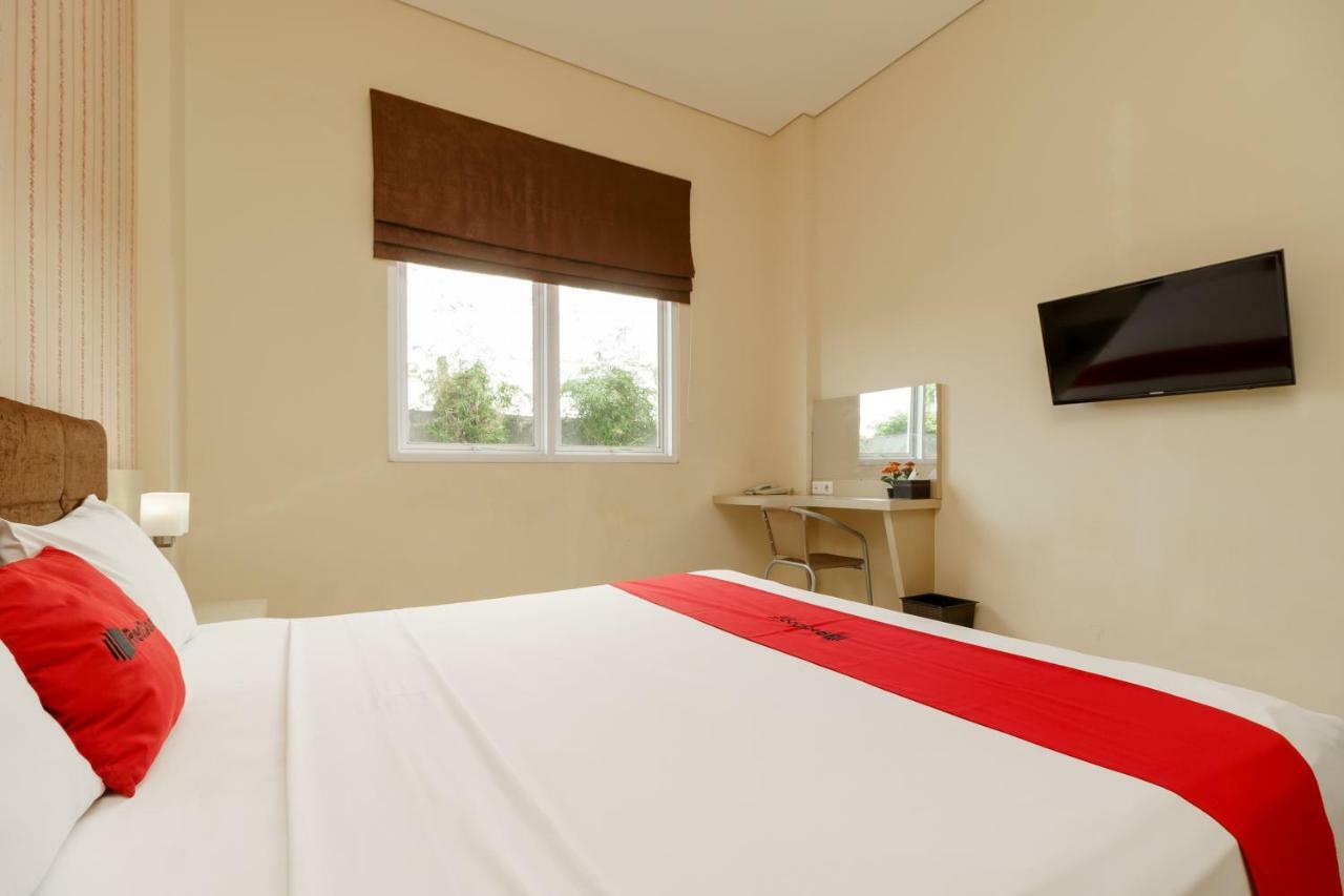 RedDoorz Plus near Sangkareang Park Mataram Exterior foto